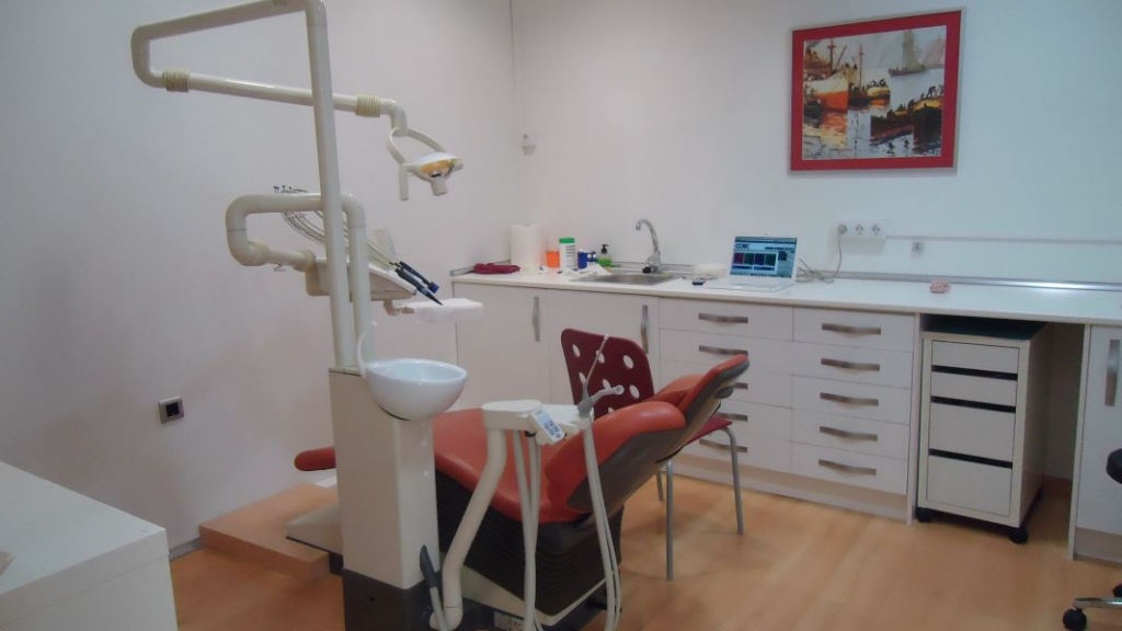 Clinica Dental Dr. Roberto H. Manette en Deltamèdic La Ràpita