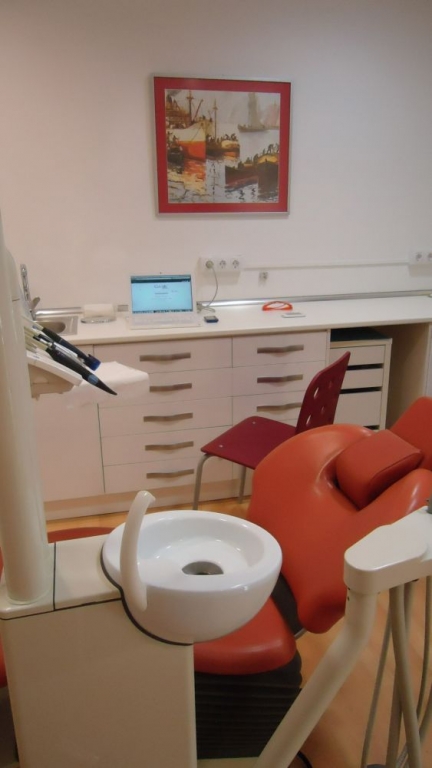 Clinica Dental Dr. Roberto H. Manette en Deltamèdic La Ràpita